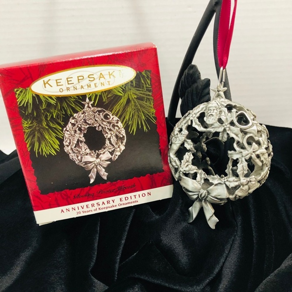 Vintage Hallmark Keepsake Christmas Wreath Ornament Pewter Anniversary 1973-1993